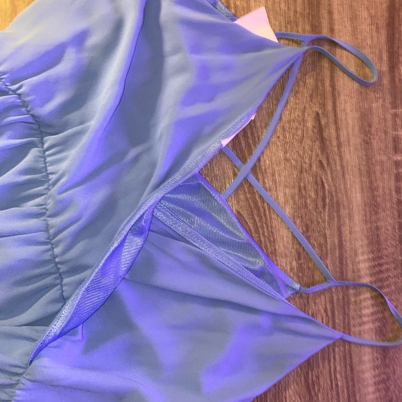 V shaped romper with pockets - Picture 5 of 5